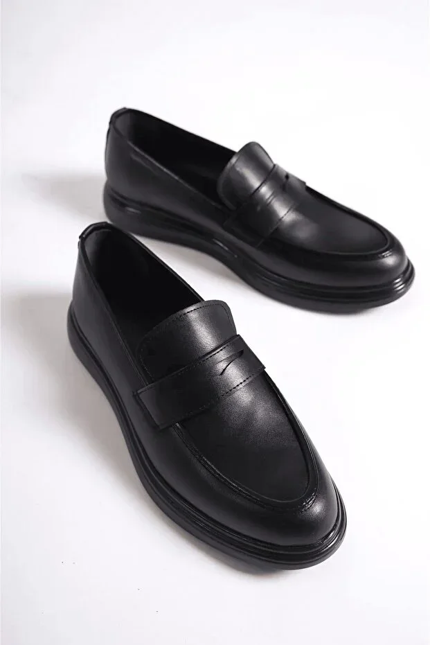 Men's Black Flat Classic Slip-On Shoes Narrow Fit