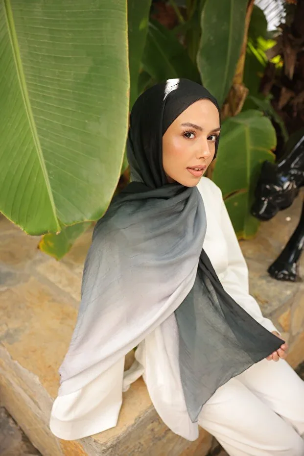 Degrade Two-Color Bamboo Crushed Scarf Durable Women's Scarf Black White