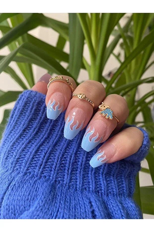 24 Pieces Blue Fire Pattern False Nails