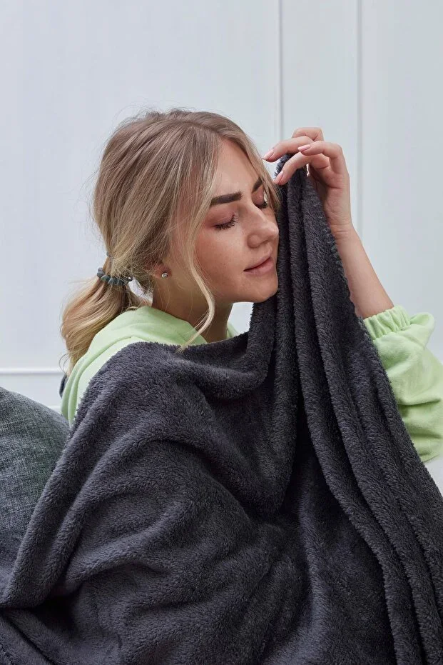 Deluxe Wellsoft TV Blanket - 4 Seasons Plush Fleece Blanket Anthracite 100x150 Cm