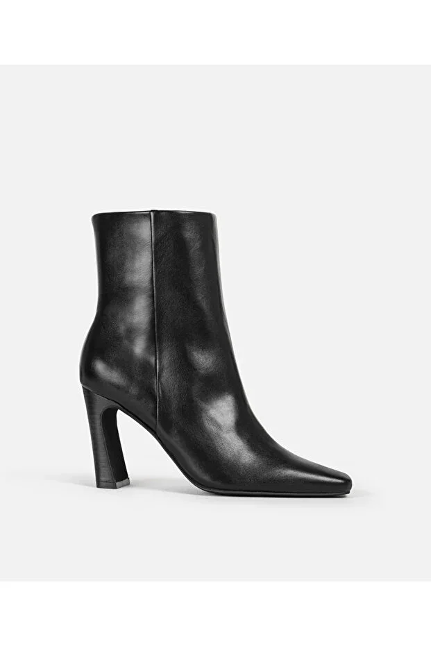 Heeled square toe boots