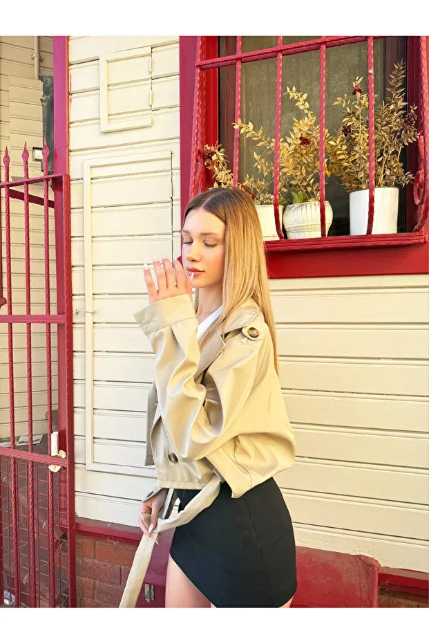 WOMEN'S BUTTONED SHORT TRENCH COAT