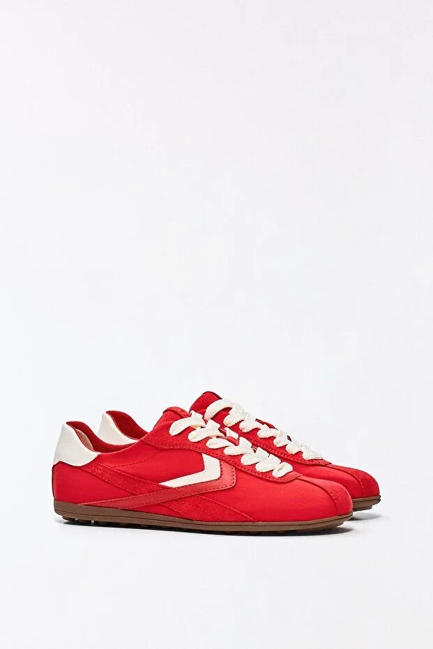 Thin-soled sports shoes