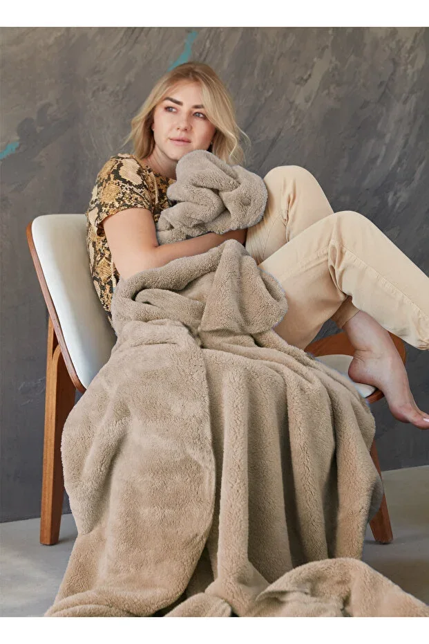 Deluxe Wellsoft TV Blanket Beige Single 150x200 Cm