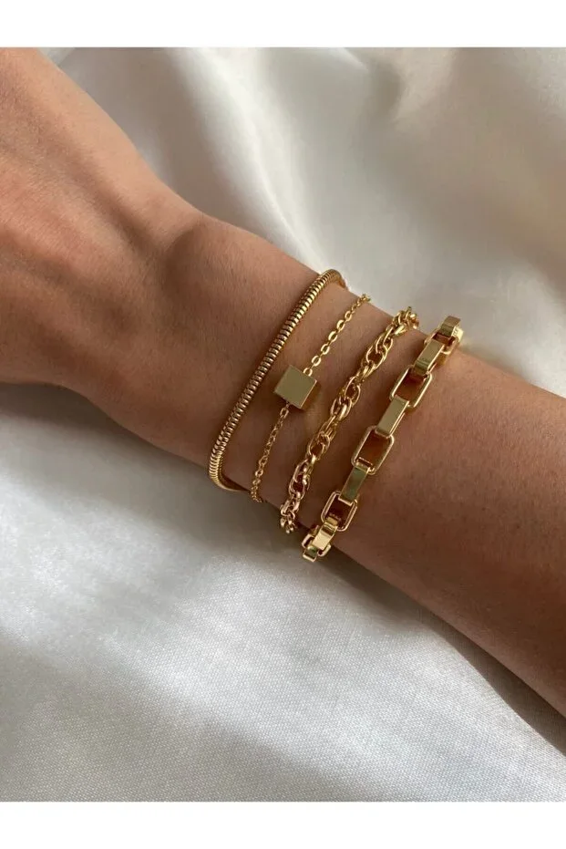 Cube Detail Four-Piece Combination Bracelet