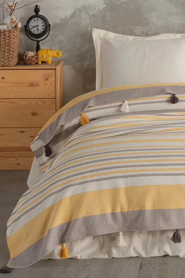 Mabel Yellow Double Size Quilt 220 x 240 cm Pom-pom Cotton