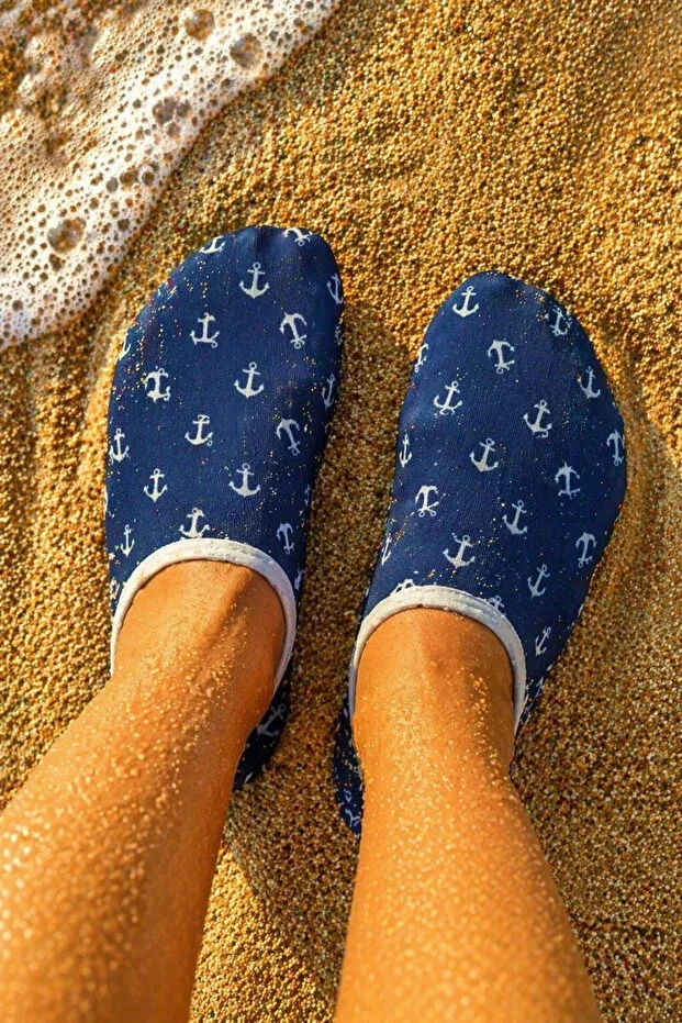 PATTERNED NON-SLIP SOLE TEAR-RESISTANT DURABLE SEA AND POOL SHOES