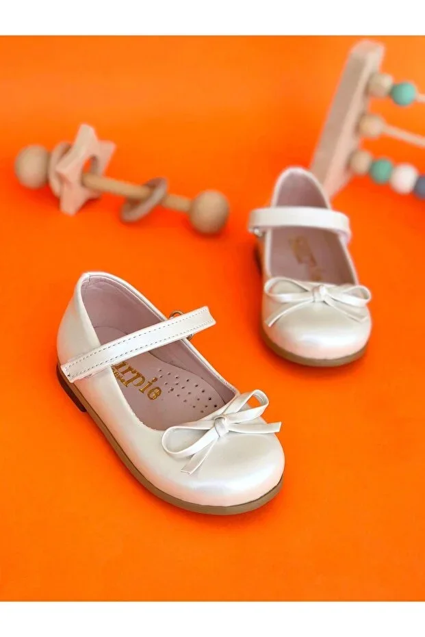 Girl's Ballet Flats with Delicate Bow Detail