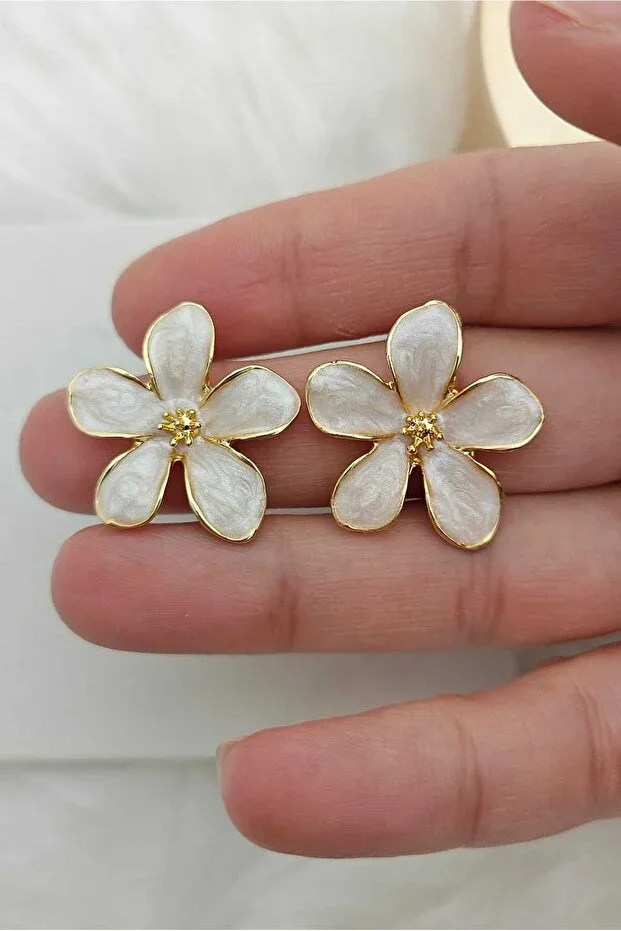 Mother-of-Pearl White 5-Petal Flower Gold Women's Earring