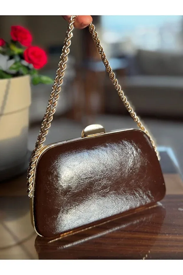 EVENING BAG LEATHER GLOSSY MATERIAL TWIST CHAIN