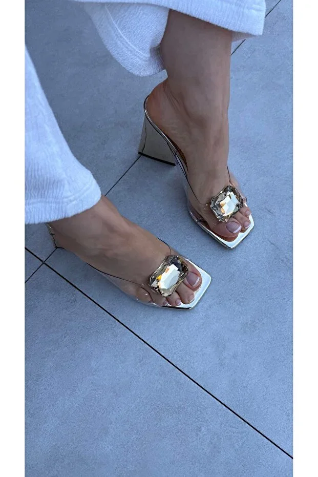 TRESS TRIANGLE HEEL GOLD STONE SLIPPER