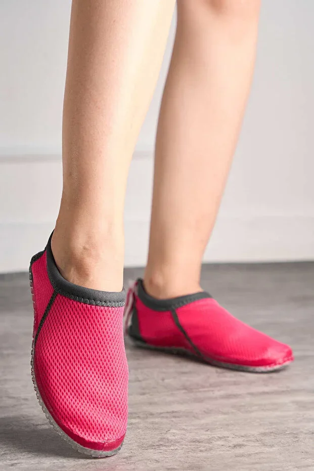Unisex Adult Fuchsia Water Shoes Non-Slip Sole Multi-Purpose Stylish Pool Beach Rafting Booties 521