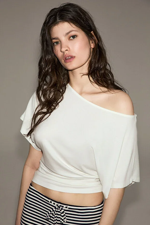ETHIQUET CALESTIA Fitted Asymmetrical Soft & Flexible Fabric Shoulder Cut-out Ruched Detail Women's Ecru Blouse