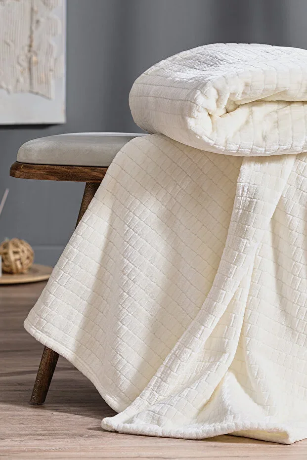 Trinity Wellsoft TV Blanket - Champagne
