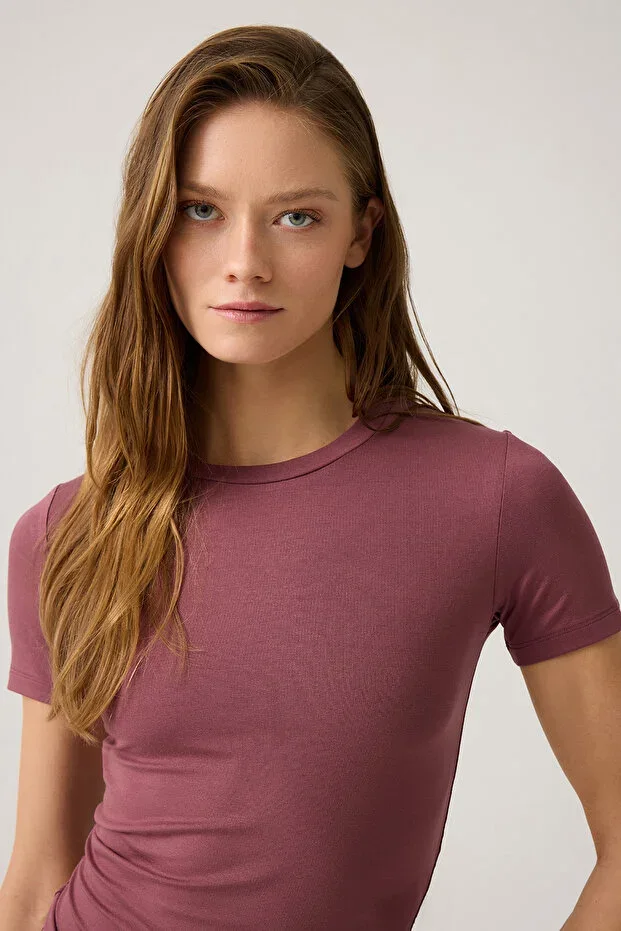 x Melodi Bordo Short Fitted T-Shirt