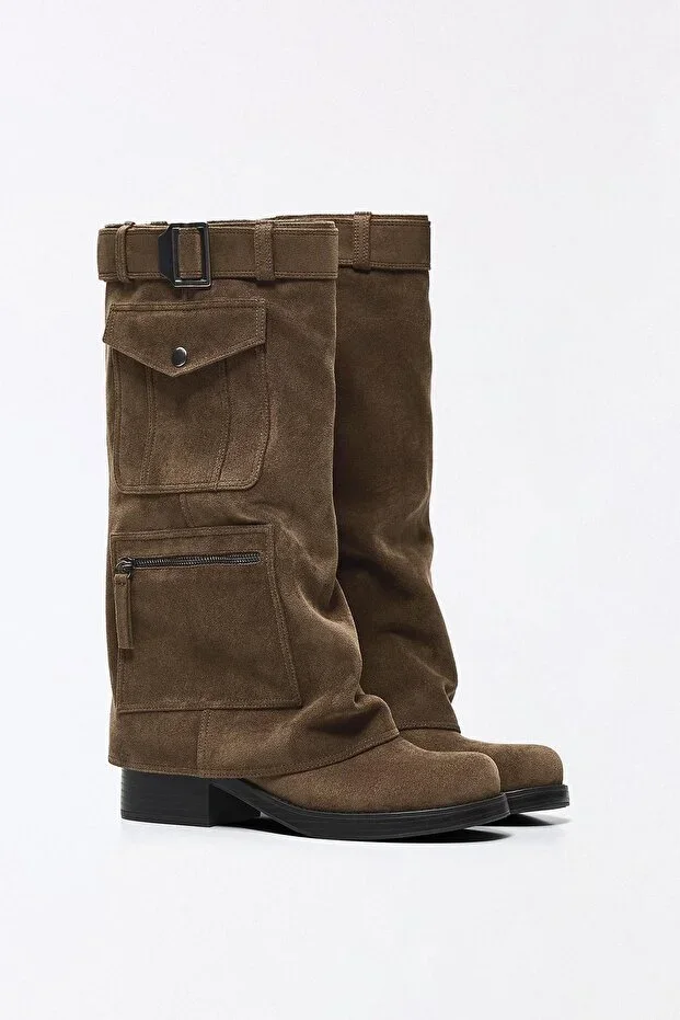 Flat-heeled boots with pockets