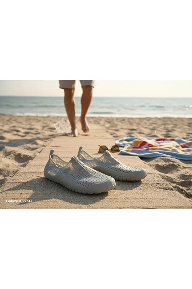 MUHDAMAD Women Men Grey Non-Slip Sole Sea Beach Shoes