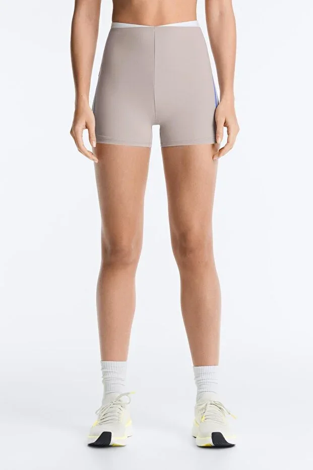 Oysho High rise Compressive 10 cm contrast hot pant