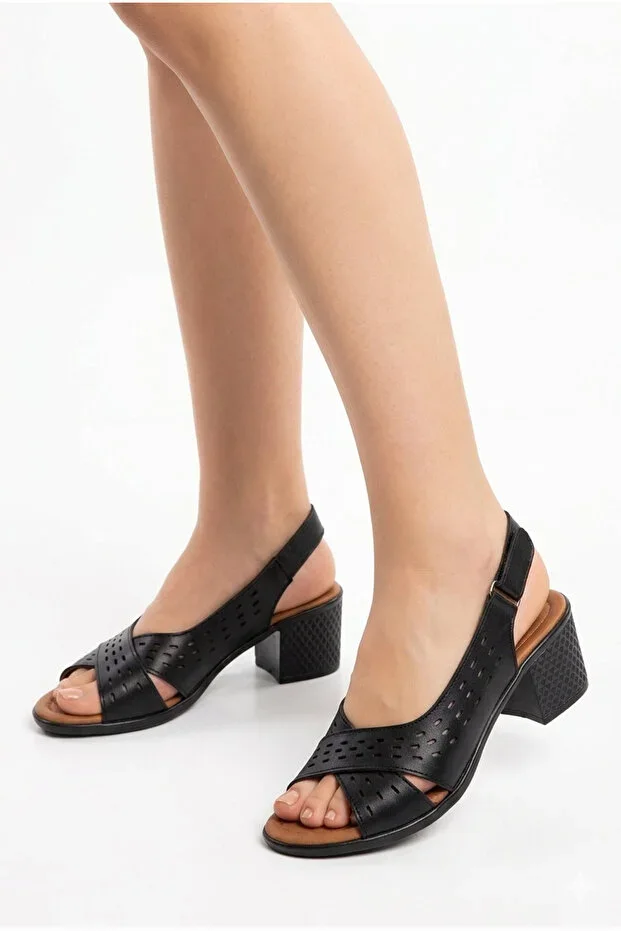 Women's Black Perforated Cross Heel Mother Sandal AYK2142