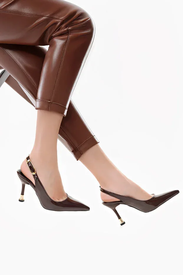 Women's Ovis Pointed Heel Shoes Coffee Patent Leather 41 42 Available