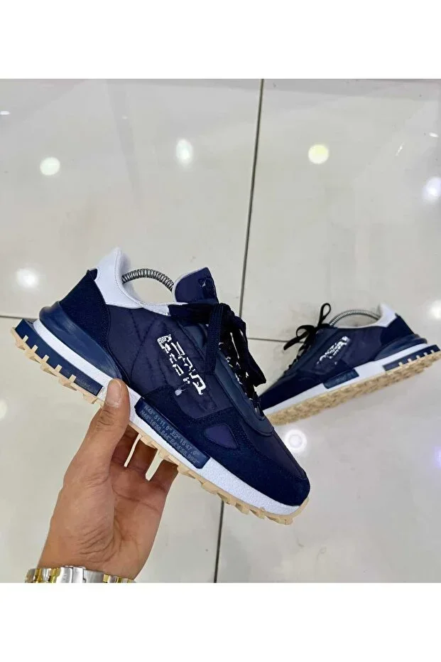 Sports Shoes