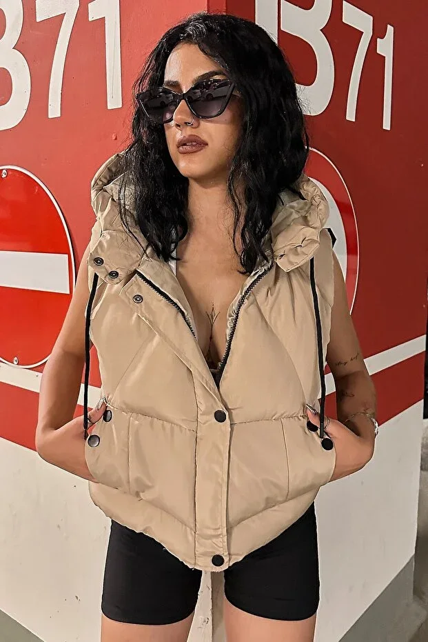 Women's Hooded Crop Puffer Vest – Casual Sports Vest with Water-Repellent Zipper and Snap Button Detail