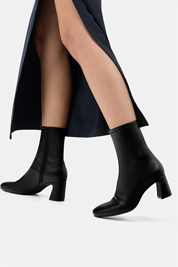 Heeled boots