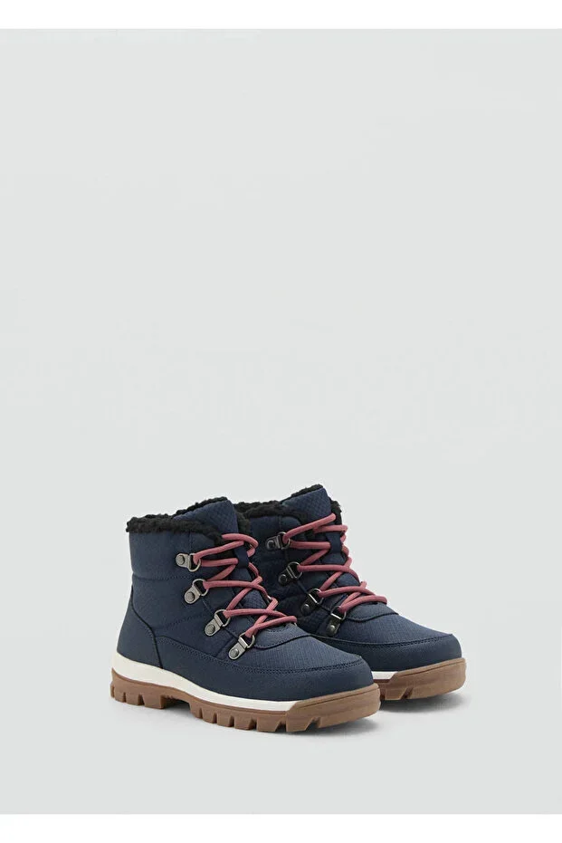 Lace-up hiker boots