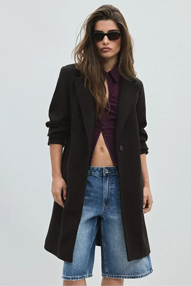 Buttoned midi coat