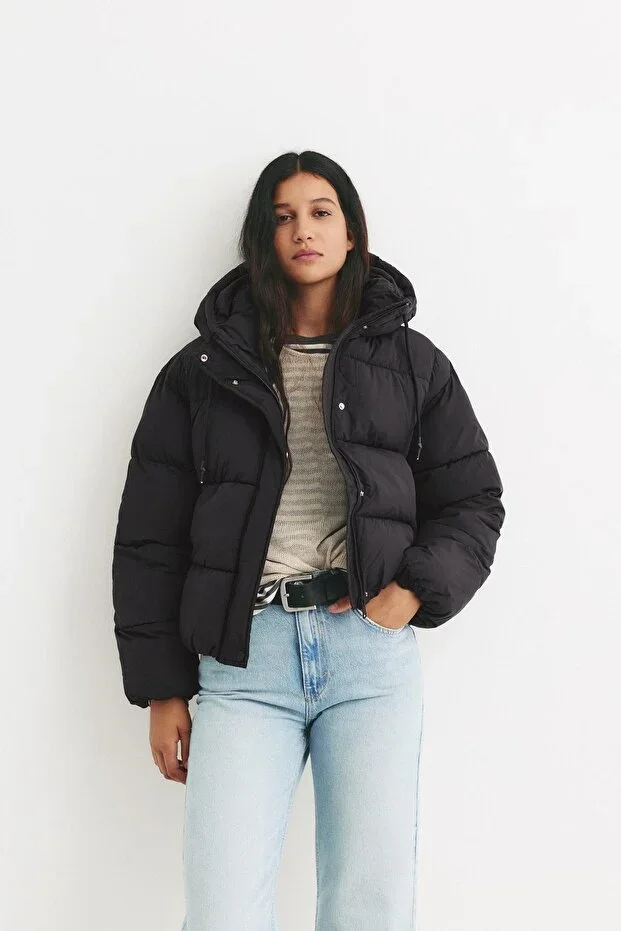 Short hooded puffer jacket