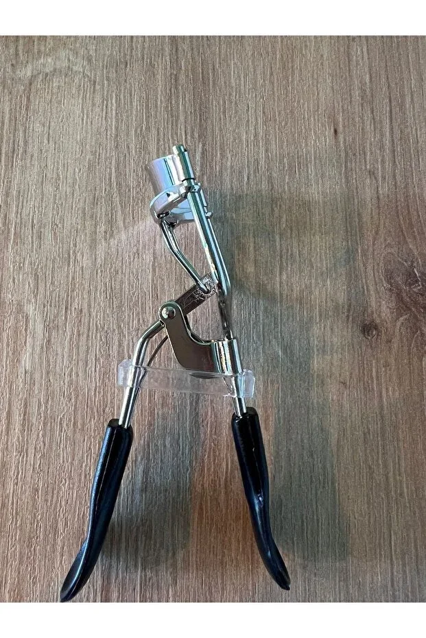 YARICCI COSMETICS Eyelash Curler