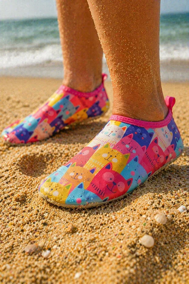 PATTERNED NON-SLIP SOLE TEAR-RESISTANT DURABLE SEA AND POOL SHOES