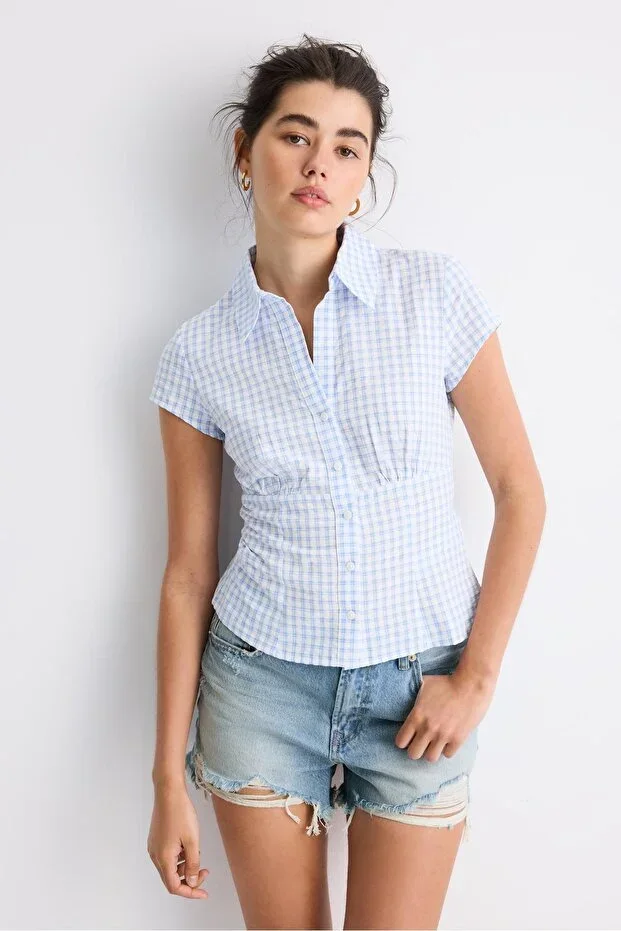 Stradivarius Short-sleeved, low-cut shirt