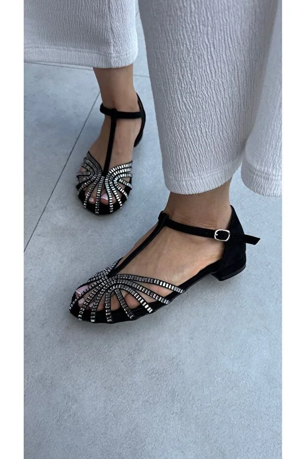 COMIC BLACK STONE BACK CLOSED SANDAL